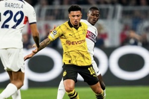 皇冠体育-多特蒙德迎亚冠关键赛，冲刺阶段门线救险，引发热议，身体对抗强度拉满(75年沙甸平叛)